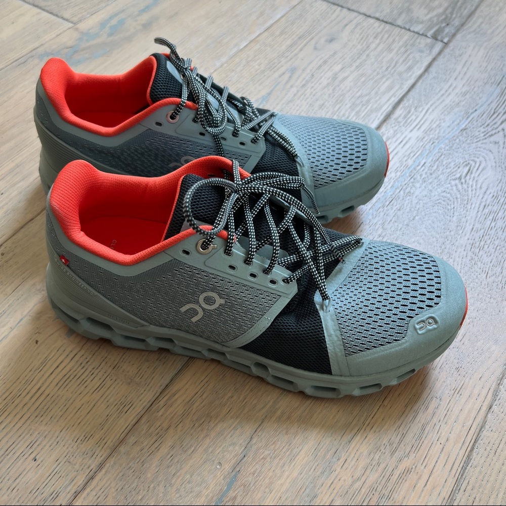 New On Cloud Cloudstratus sneakers men size 9